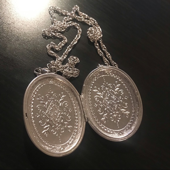 ✨ Vintage Crown TRIFARI silver floral locket - Picture 4 of 4